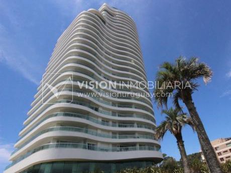 Apto P.15 Aquarela Tower, Punta Del Este | 4 Dorm En Suite + Serv.