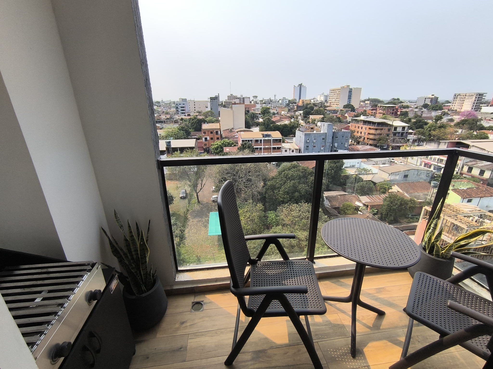 VENDO DEPARTAMENTO EN PLENO CENTRO DE LA CIUDAD DE ENCARNACION — foto 3