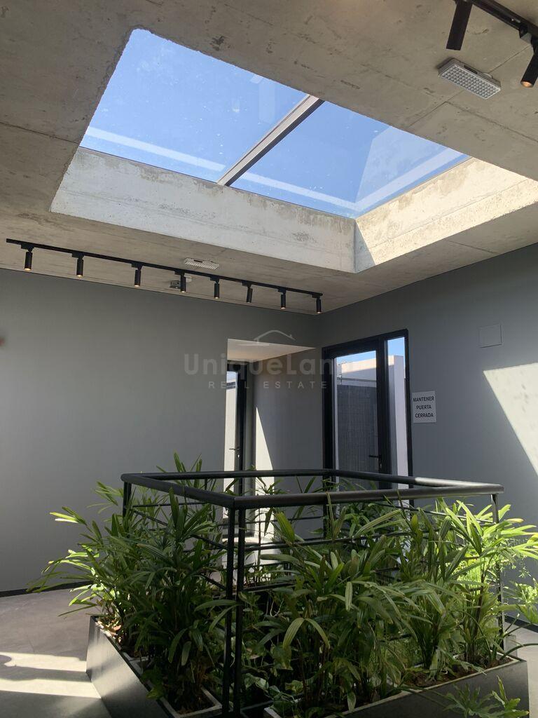 Apartamento de 1 dormitorio en Malvín-Edificio Cathan-Piscina-Cochera opcion · Foto 4