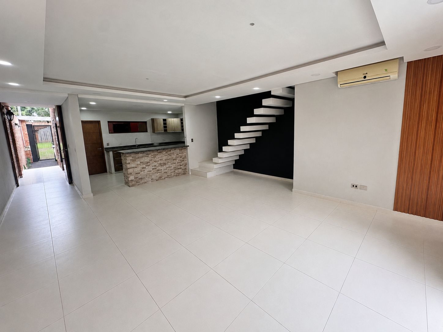 ALQUILO HERMOSO DÚPLEX CON PISCINA Y QUINCHO EN SAN LORENZO – LAURELTY — foto 3