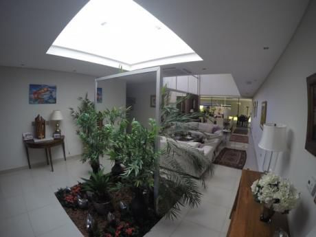 Vendo Hermosa Residencia – 5 Dormitorios
