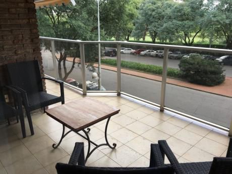 Apartamento En Venta En El Golf.