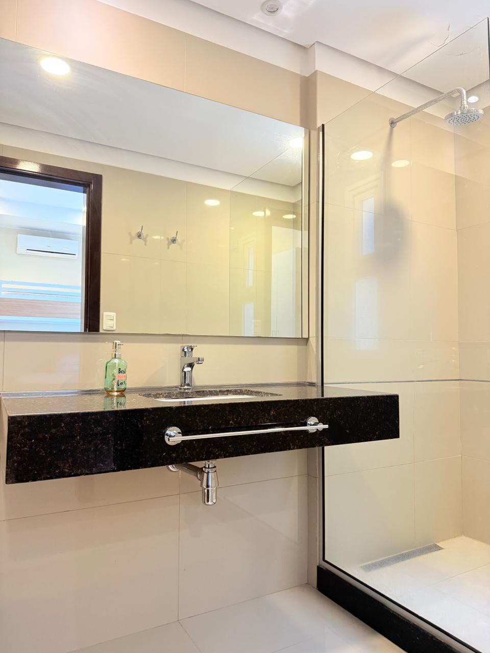 Alquiler de Hermoso Departamento en Villamorra — foto 3