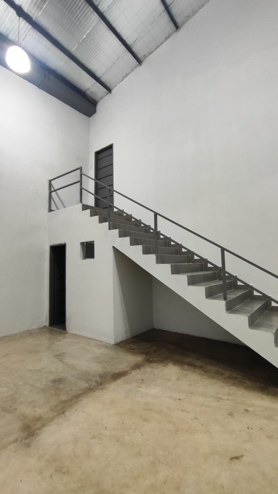 Alquiler de despósito con showroom en Luque — foto 3