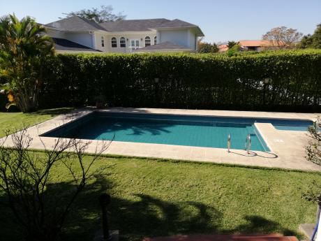Linda Casa En Alquiler En Colinas 2
