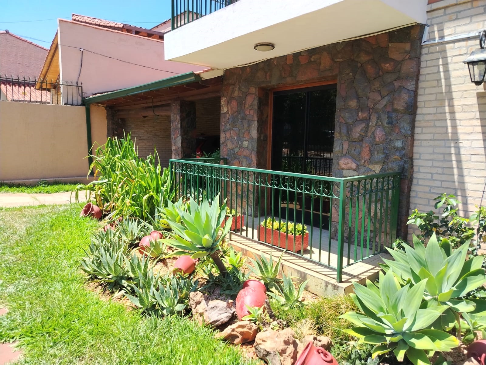 Casa - Alquiler - Nazareth, Asunción, Paraguay — foto 2