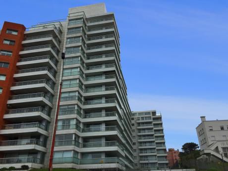 ¡oportunidad En Torre Delphinus, Apartamento Con Vista Al Mar En La Rambla!