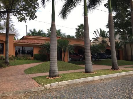 Alquilo Lujosa Residencia Bo. Bernardino Caballero