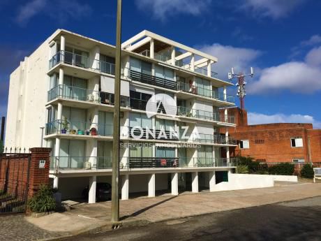 Apartamento En Venta, Piriápolis, A 2 Cuadras De La Playa