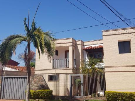 Fernando De La Mora A Tres Cuadras De La Av. Mcal. Lopez, Hermosa Residencia.