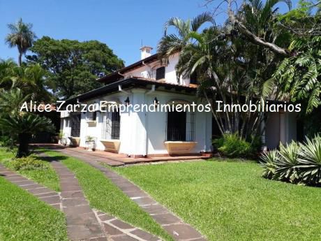 Vendo Amplia Residencia Colonial En Barrio Mburicao