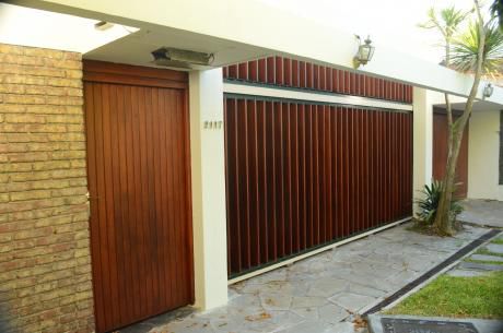 Casa En Carrasco Sur En Zona Residencial Muy Cotizada
