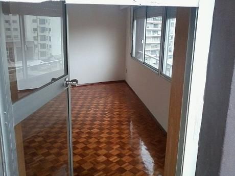 Monoambiente, Próximo A La Rbla. De Pocitos