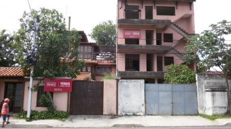Edificio Con Bloques De Oficinas Y Hotel En Construcción