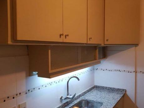 A Mts De Av. 18 De Julio! Baño Y Cocina Recién Reciclados!