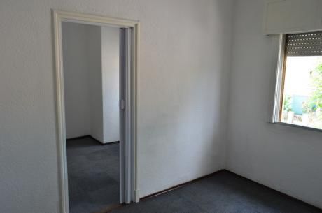 Baño Y Cocina Actualizados, Pronto Para Entrar, Excelente Opción P/rentar