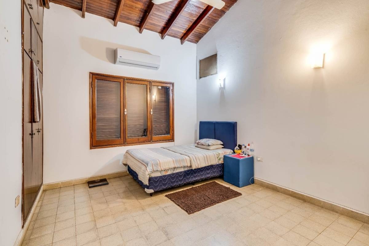 Vendo - Amplia residencia de 3 dormitorios ubicada en cuarto barrio Luque — foto 3