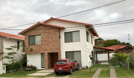 Casa En Venta Los Jardines Del Urubo