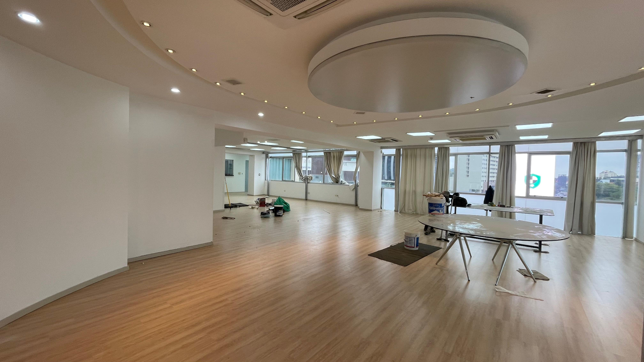 Alquilo oficina de 200 m² Zona Ycua Sati cerca de Avda. Aviadores del Chaco — foto 2