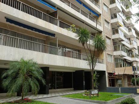 Alquiler Apartamento Pocitos, 3 Dormitorios, Gran Patio Y Barbacoa