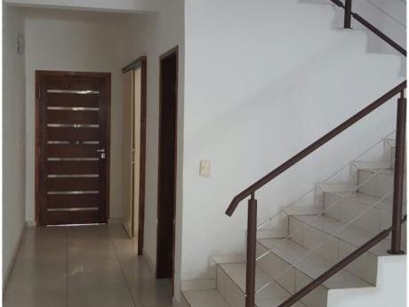 Hermoso Duplex En Lambare A Pasos De Carretera Lopéz