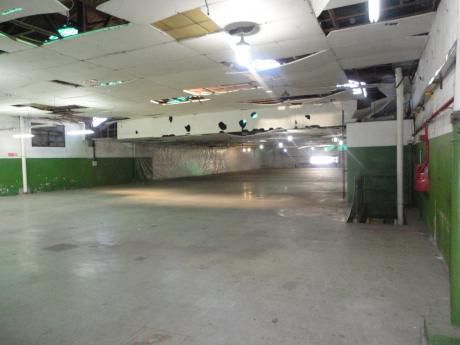 Local De 1700m2 Con Entrada De Contenedor - Reducto