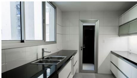 Impecable Apartamento A Metros De La Rambla