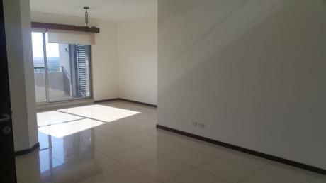 Departamento De 3 Dormitorios Semiamoblado En Alquiler En 750$us