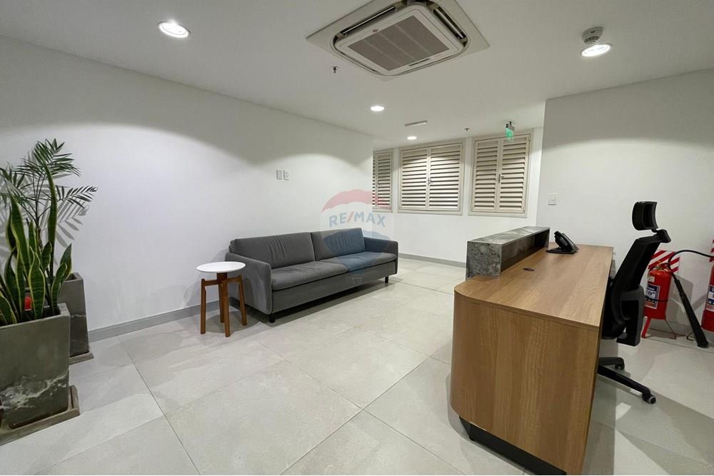 VENDO OFICINA EN EL EDIF. CORP. SKYPARK — foto 2