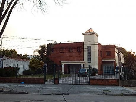 Local Ubicado Próximo A Br Batlle Y Ordóñez