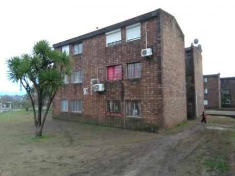 105100 - Apartamento De 1 Dormitorio En Venta En Tres Ombúes