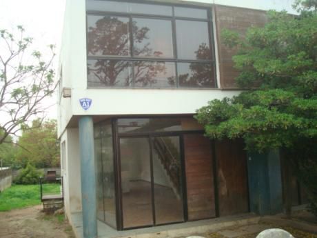 Duplex A Metros De Comercios Y Liceo