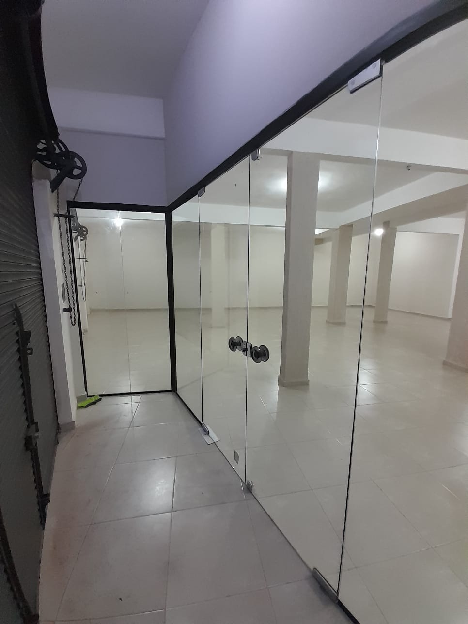 VENDO O ALQUILO SHOW ROOM EN ZONA 3 BOCAS - foto 5