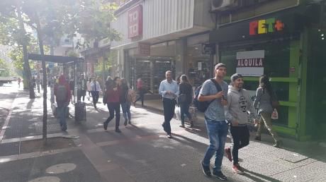 Alquiler Local Comercial 18 Y Rio Negro. Mejor Acera.