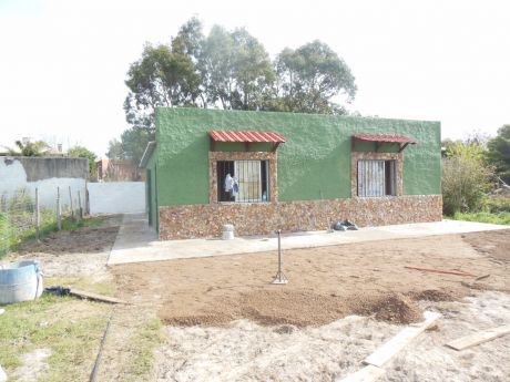 *** Alquiladas *** Casi A Estrenar Sobre Rambla Lomas De Solymar Alquila