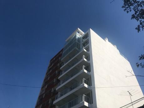 Estrene Monoambiente Con Terraza Al Frente Hermoso!
