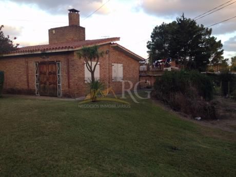 Hermosa Casa Con Apartamento Al Fondo En Gran Terreno
