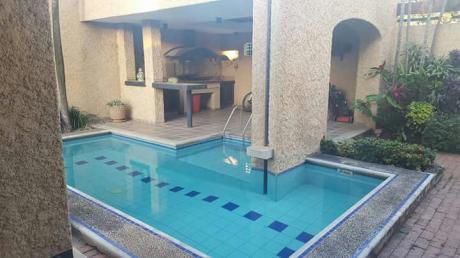 Linda Y Cómoda Casa De 2 Plantas En El Barrio Las Palmas