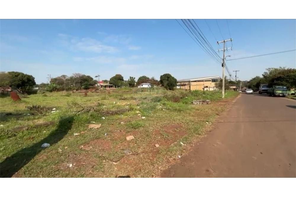 VENDO PROPIEDAD SOBRE SUPERCARRETERA - 30mts. FRENTE EN CIUDAD DEL ESTE — foto 2