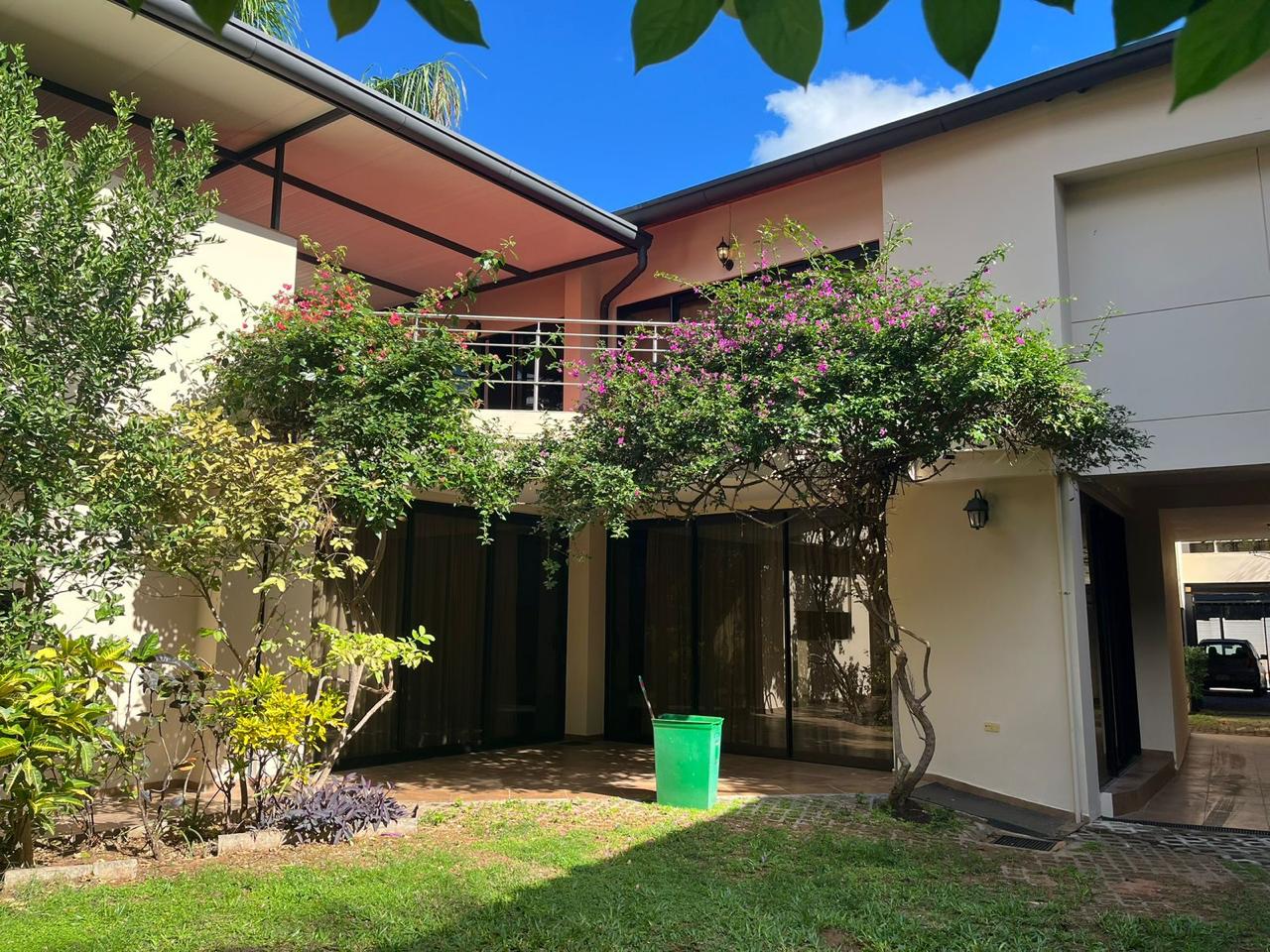 Casa de 7 habitaciones ideal para Vivienda o Oficina zona Centenario — foto 2