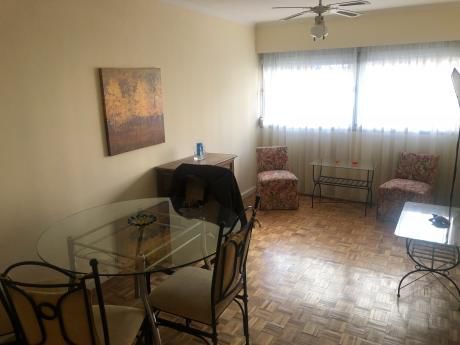 Se Alquila Apartamento En Pocitos, A Pasos De Rbla. Amoblado