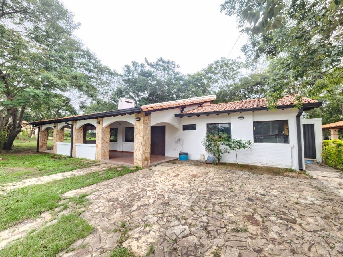 CASA EN UNA SOLA PLANTA EN SURUBI´I – ZONA CLUB CENTENARIO — foto 2