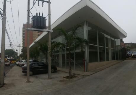 Alquiler Local - Brasil C/ Republica Colombia