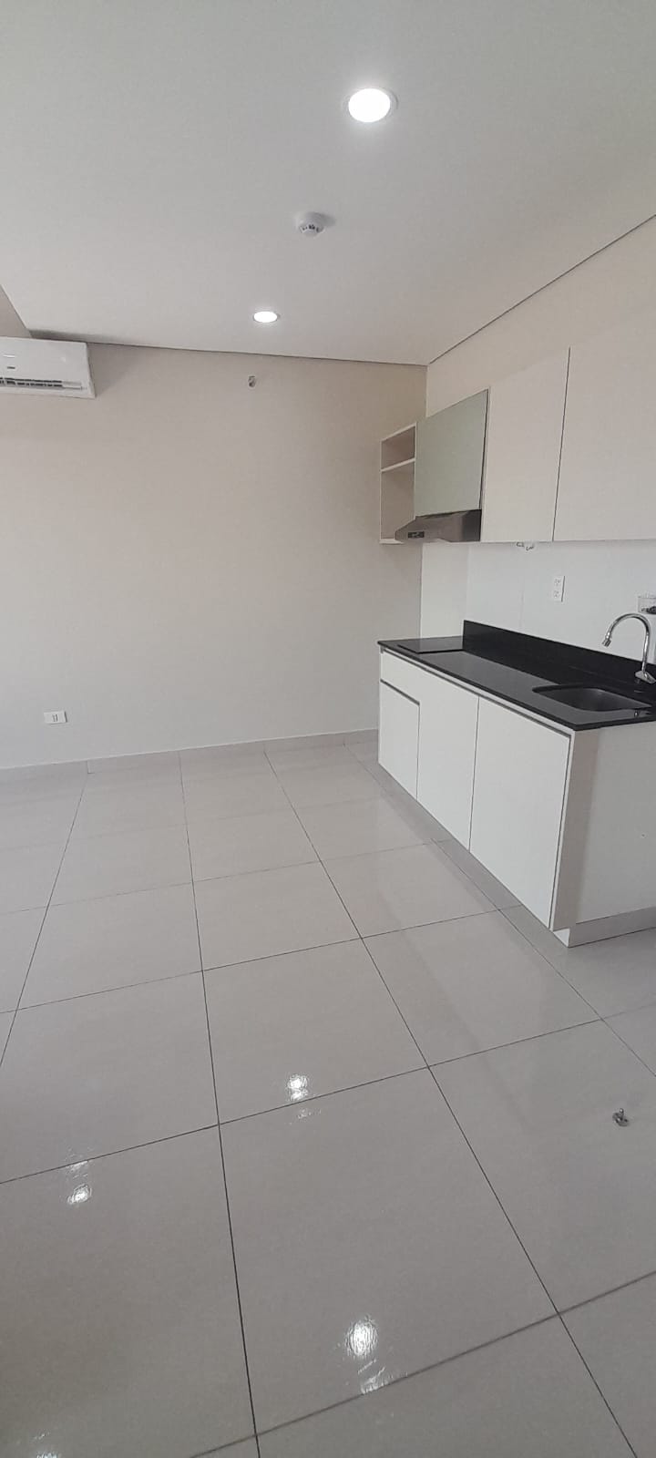 ALQUILER DE DEPARTAMENTO EN EDIFICIO ZUBA V LUQUE — foto 2