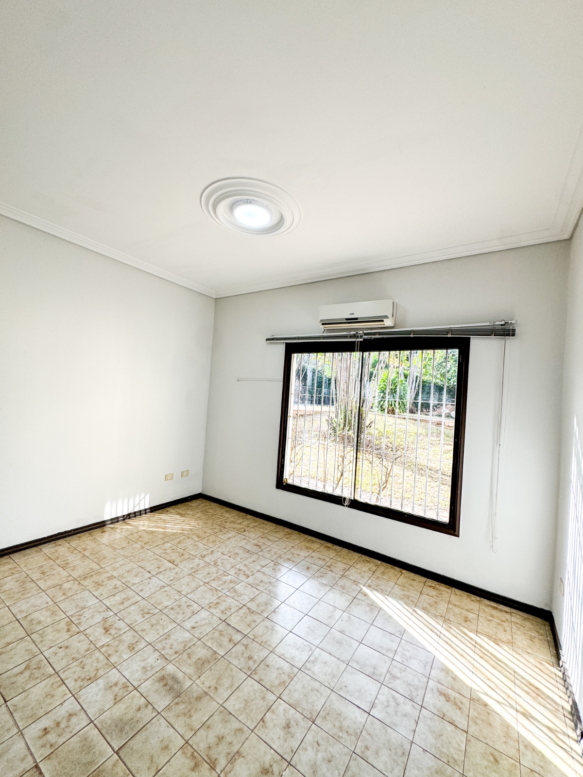 ALQUILO CASA PARA OFICINA ZONA BRASILIA Y ESPAÑA. — foto 2
