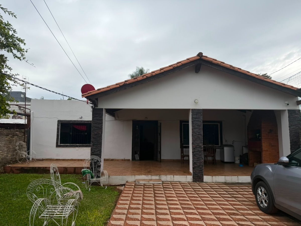 VENDO CASA DE 3 DORMITORIOS EN SAN LORENZO BARRIO — foto 2