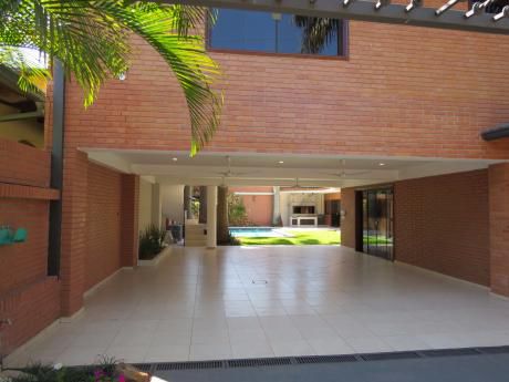 Vendo Hermosa Residencia En Mburucuya