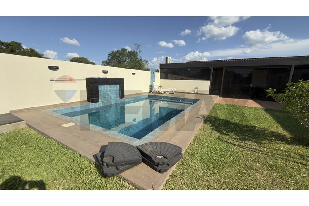 CASA MODERNA CON PISCINA EN SAN BERNARDINO — foto 2