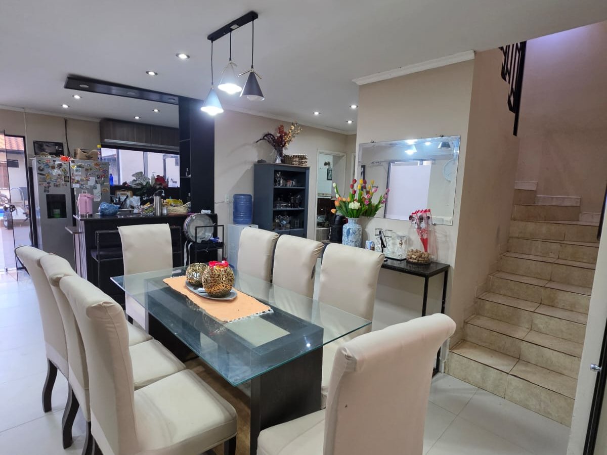 VENDO IMPONENTE CASA DE 5 DORMITORIOS EN EL CENTRO DE CONCEPCIÓN — foto 3