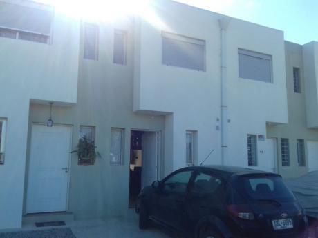 Linda Casa En Complejo Cerrado. Próximo A Costa Urbana